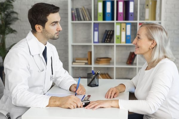 medium-shot-doctor-checking-oxygen-levels